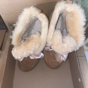 uggs bow